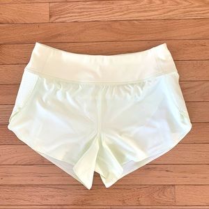 Athleta Run With It 3.5” Shorts Tequila Green Size S